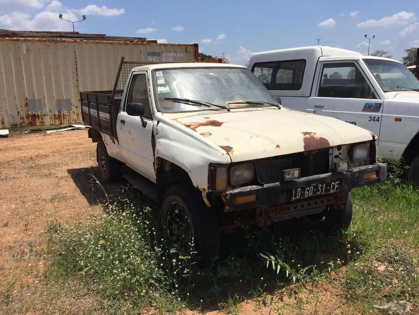TOYOTA HILUX 4 WD · — imagen 2