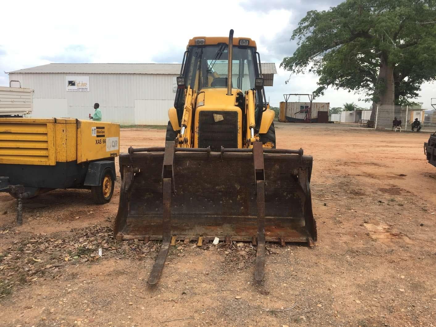 Excavadora retroexcavadora JCB 3CX-4 · — imagen 2