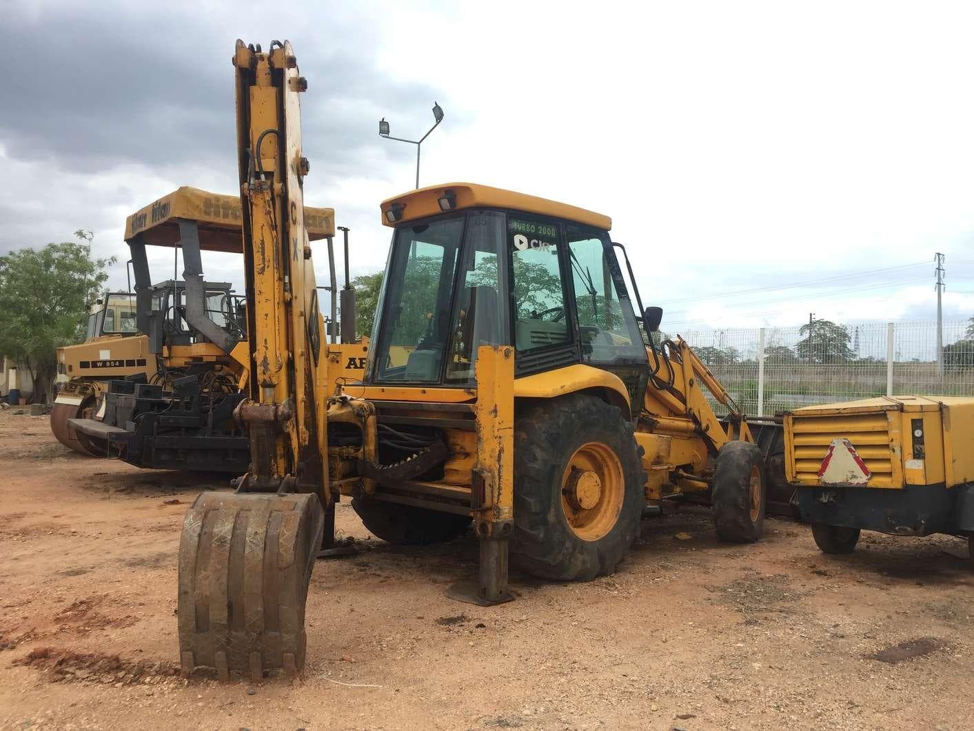 Excavadora retroexcavadora JCB 3CX-4 · — imagen 3