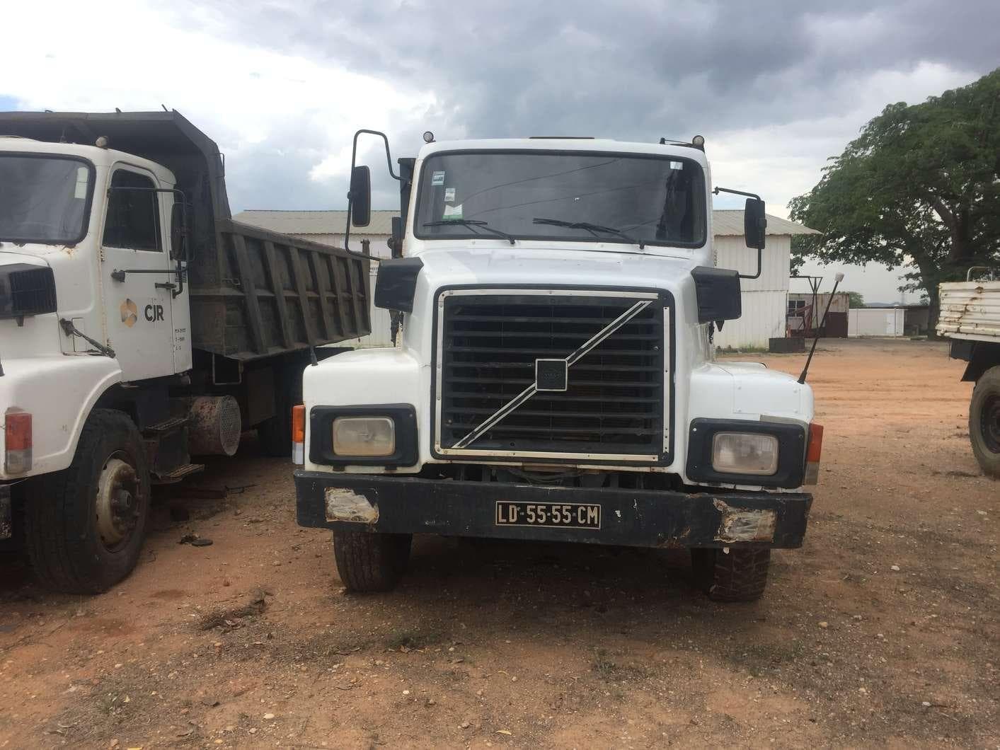 Camião VOLVO N 10-46 (6X4) de 3 eixos · — imagem 3
