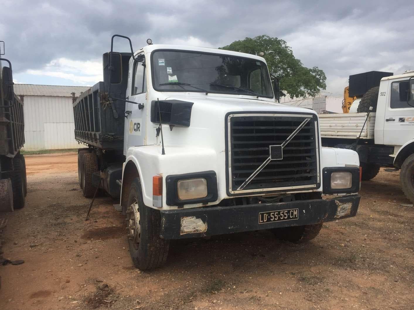 Camião VOLVO N 10-46 (6X4) de 3 eixos · — imagem 2