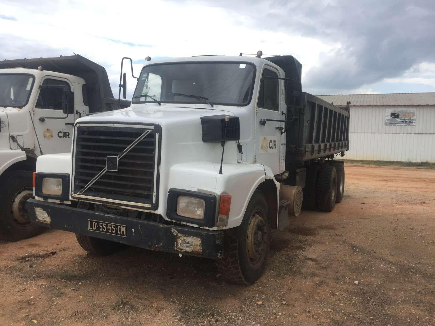 Camião VOLVO N 10-46 (6X4) de 3 eixos · — imagem 4