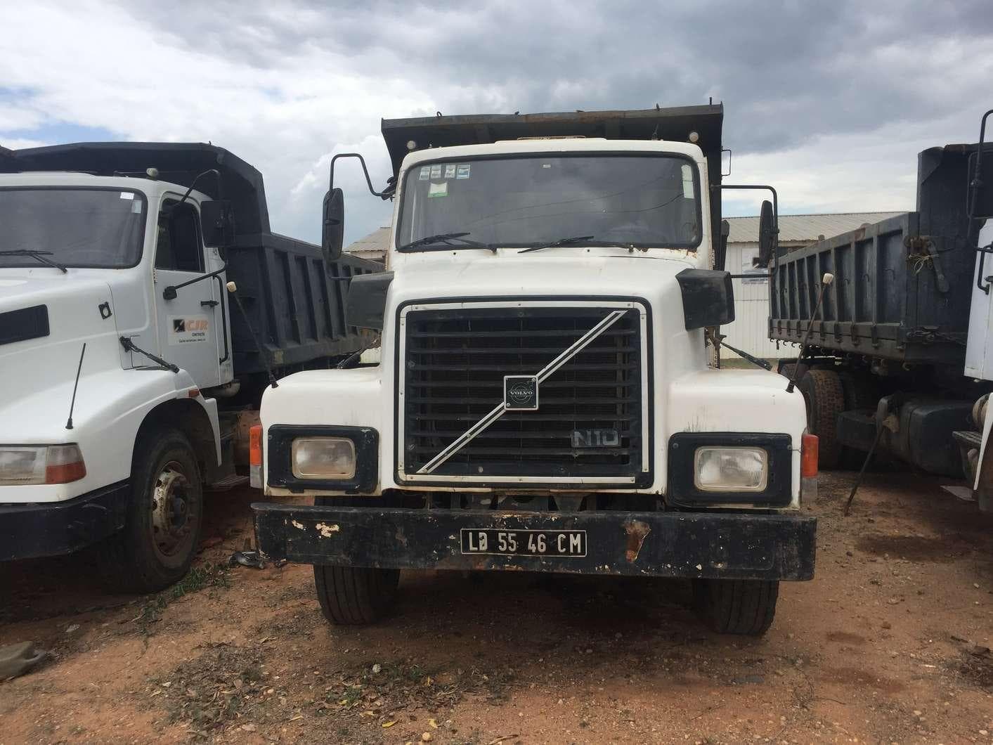 Camião VOLVO N 10-46 (6X4) de 3 eixos · — imagem 2