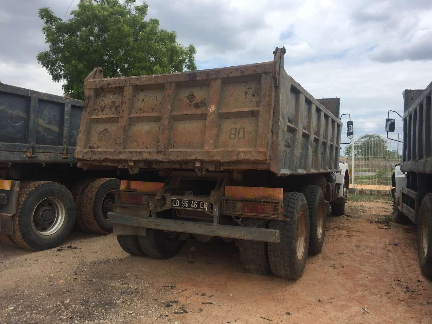 Camião VOLVO N 10-46 (6X4) de 3 eixos · — imagem 4