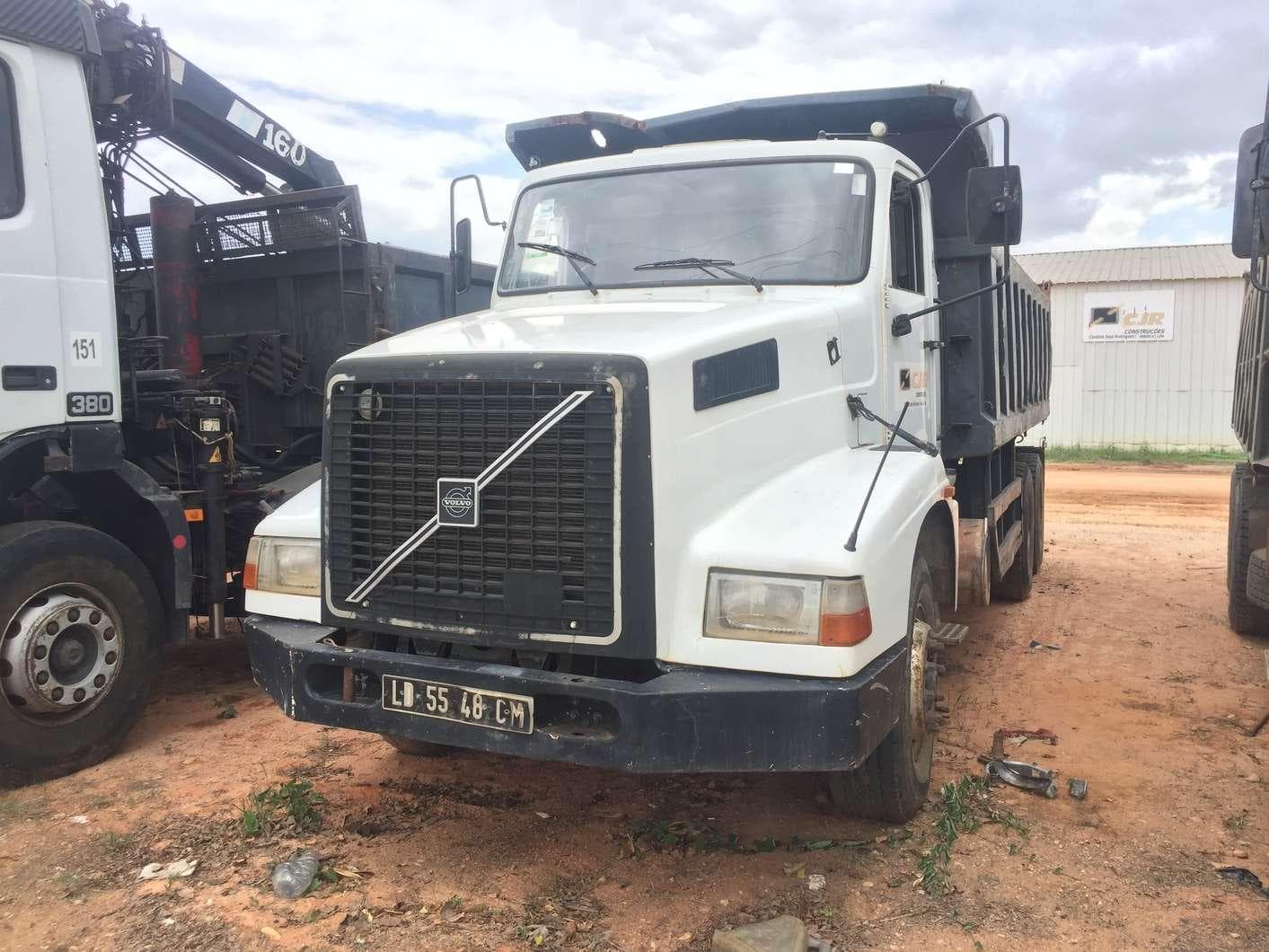 Camião VOLVO de 3 eixos · — imagen 1