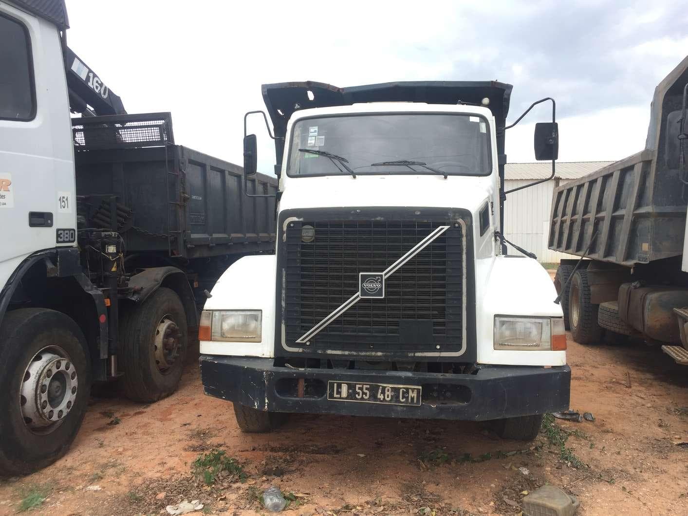 Camião VOLVO de 3 eixos · — imagen 2