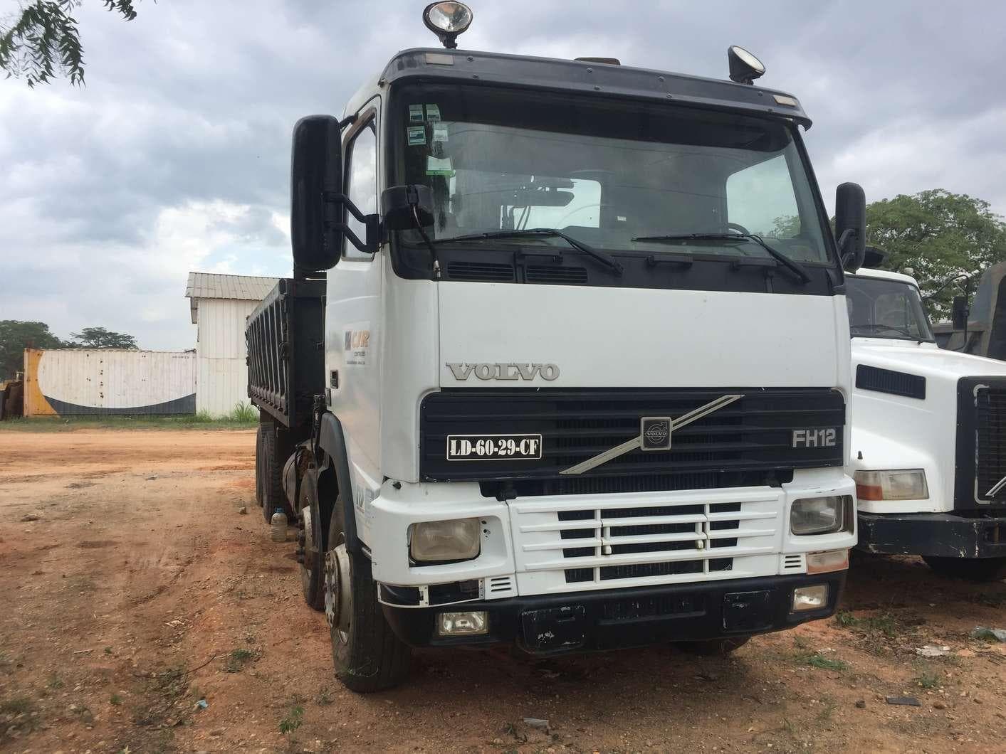 Camião VOLVO de 4 eixos + Grua FH12 8X4 R · — imagem 4