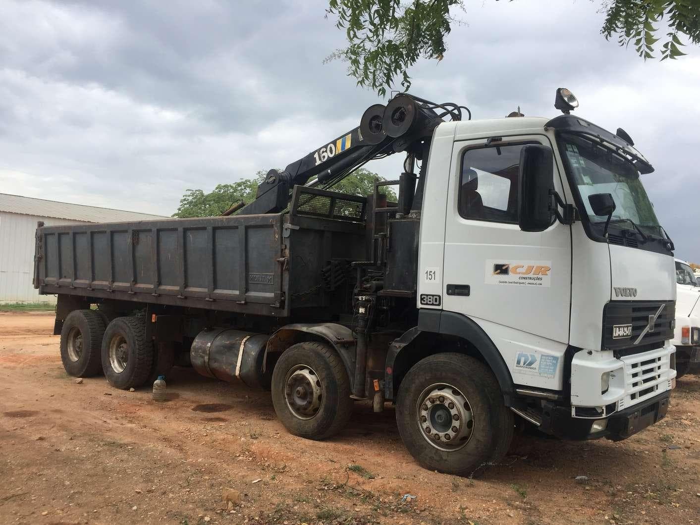 Camião VOLVO de 4 eixos + Grua FH12 8X4 R · — imagem 1