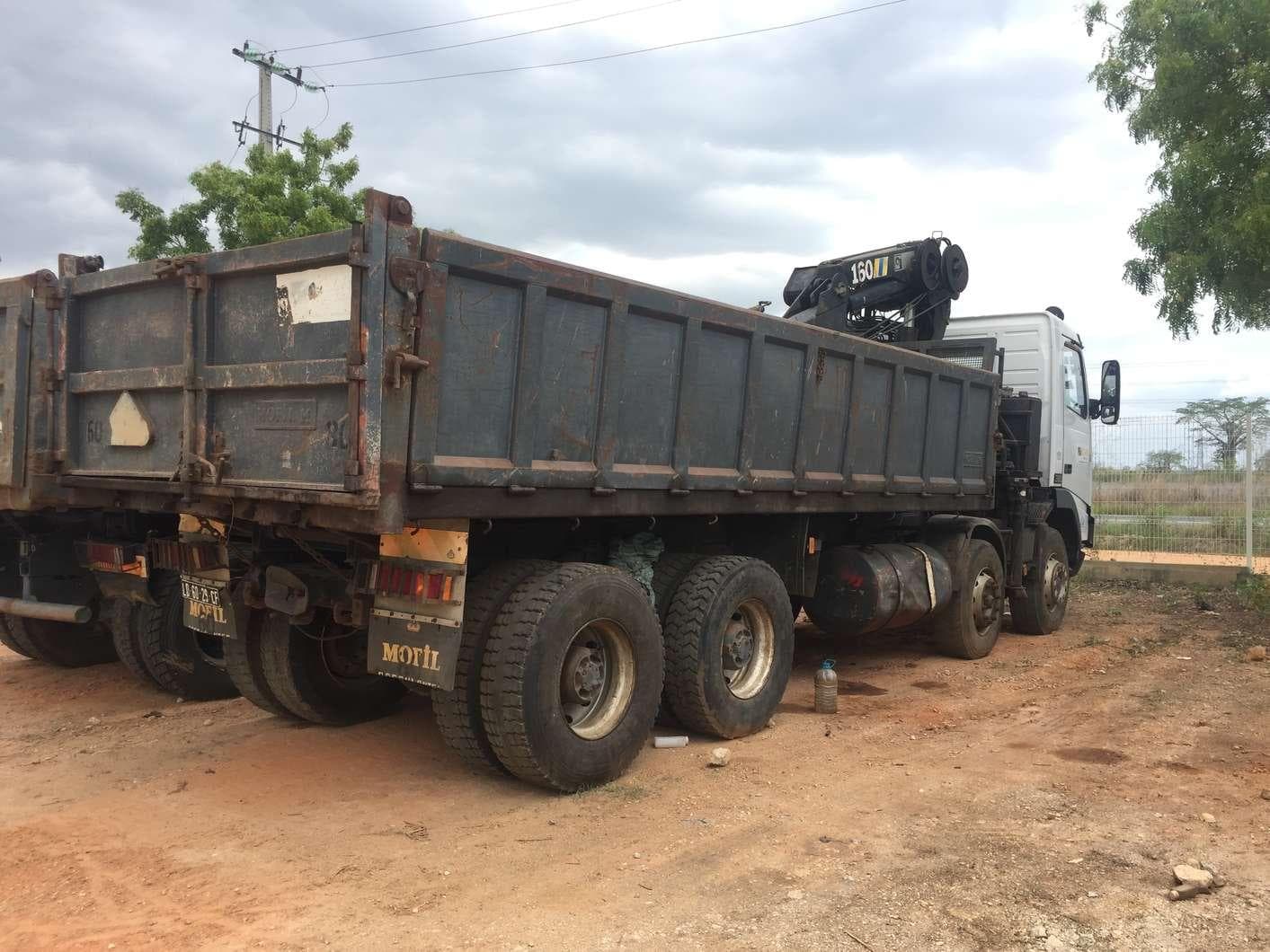 Camião VOLVO de 4 eixos + Grua FH12 8X4 R · — imagem 5