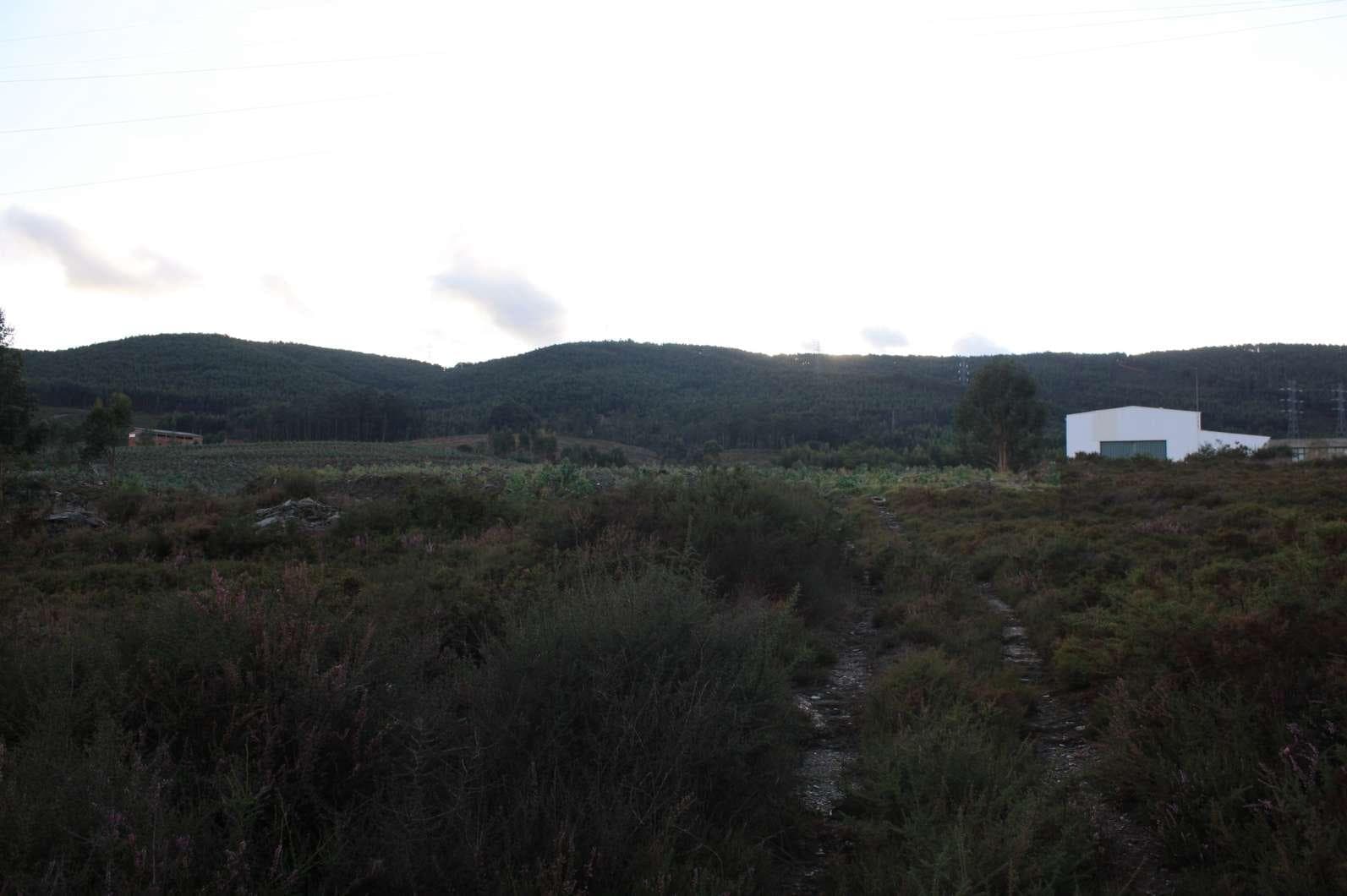 Lote para Construção · Paredes — imagem 1