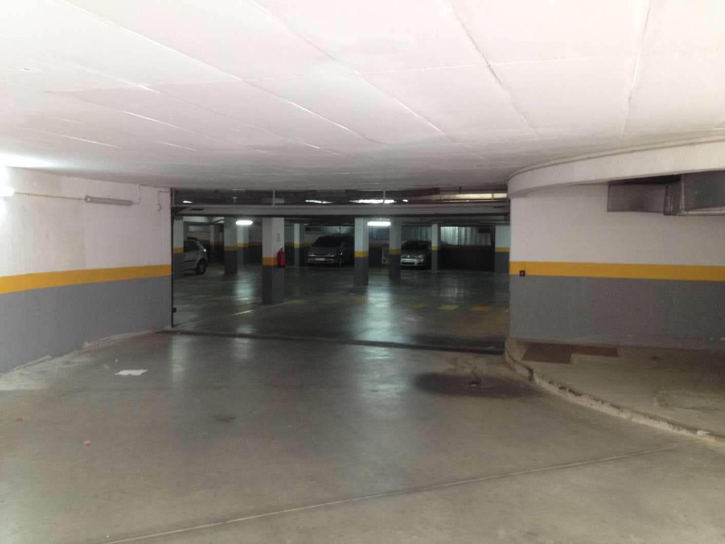 Venda Global de 23 Lugares de Garagem · Quarteira — imagem 3