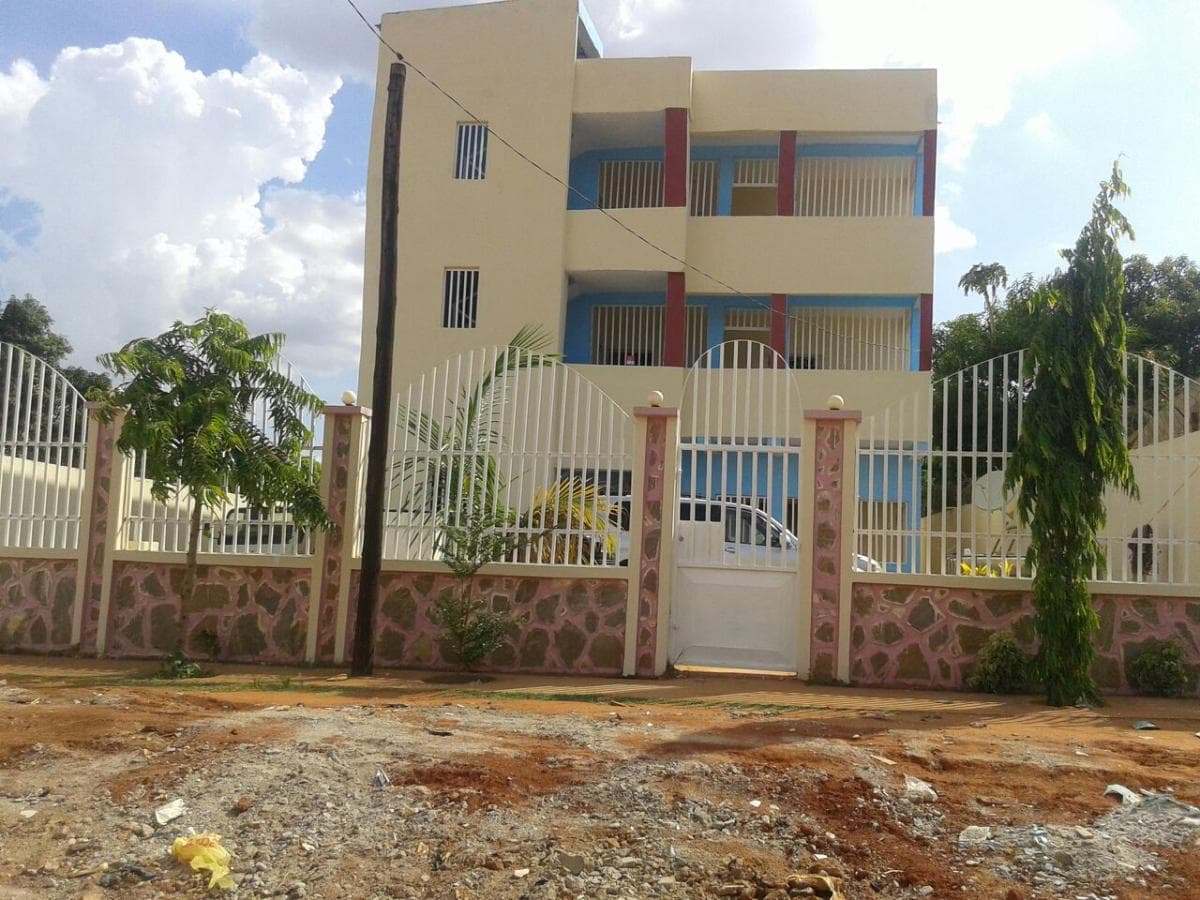 Edifício de 4 pisos em Nampula · — imagen 1