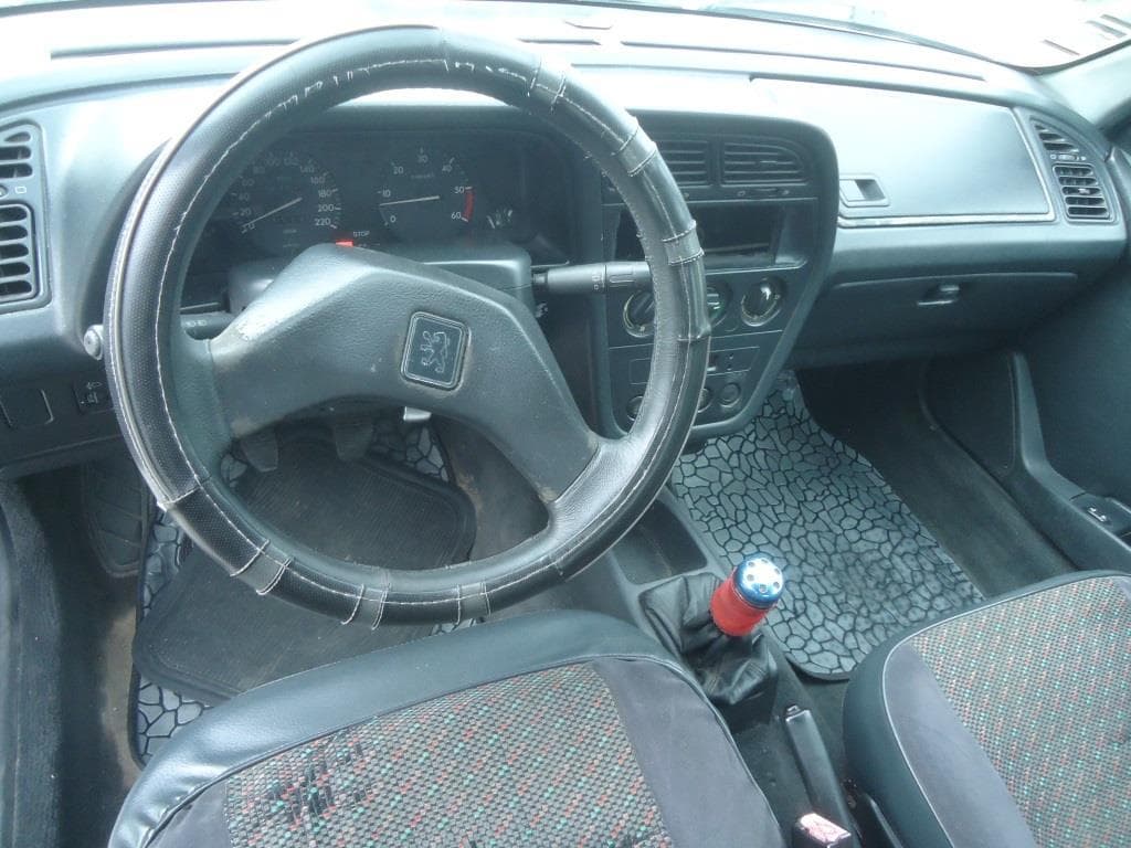 Veículo ligeiro de passageiros Peugeot 306, matricula 88-01-GA · — imagen 4
