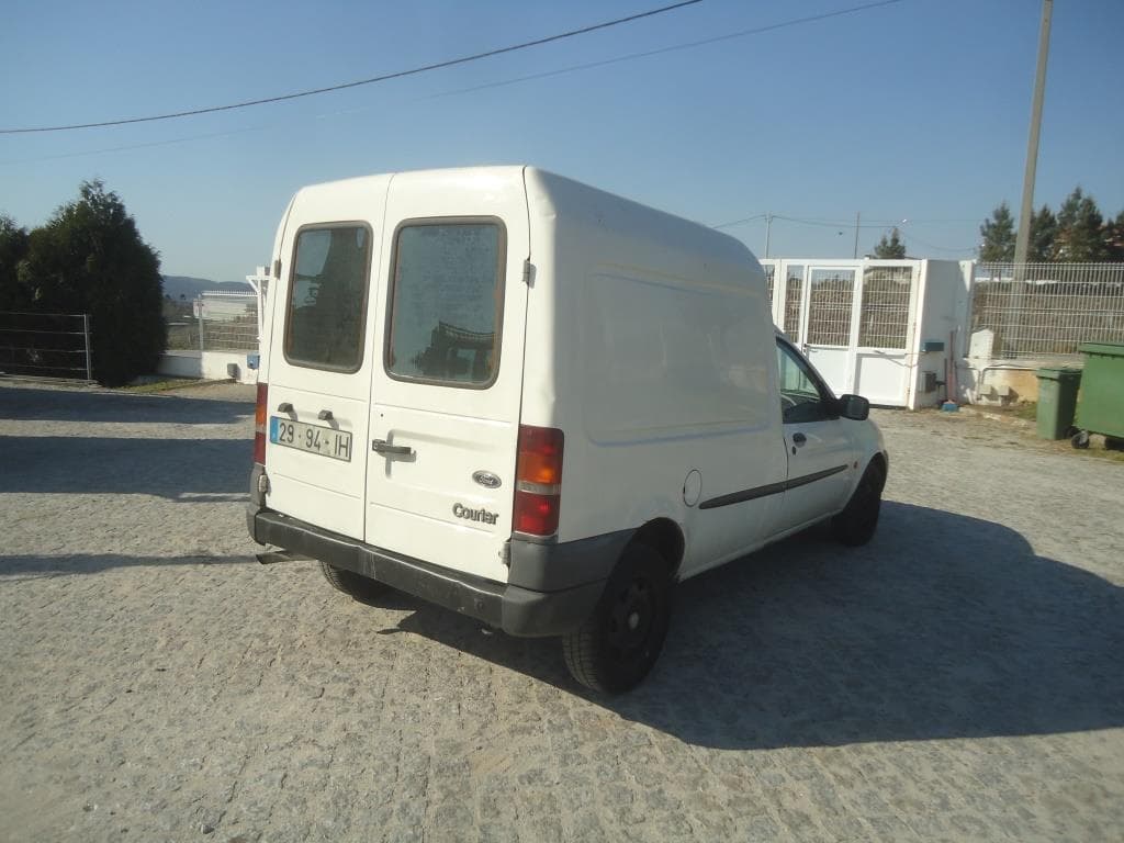 Veículo ligeiro mercadorias Ford Courrier, matricula 29-94-IH · — imagen 2