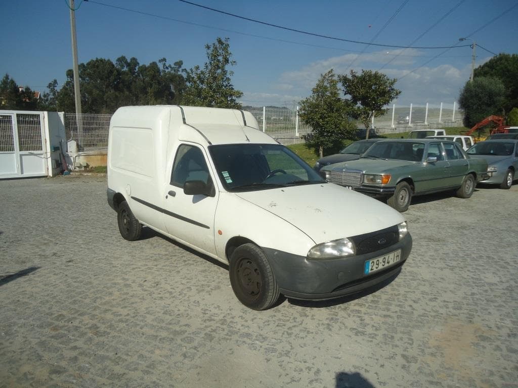 Veículo ligeiro mercadorias Ford Courrier, matricula 29-94-IH · — imagen 4