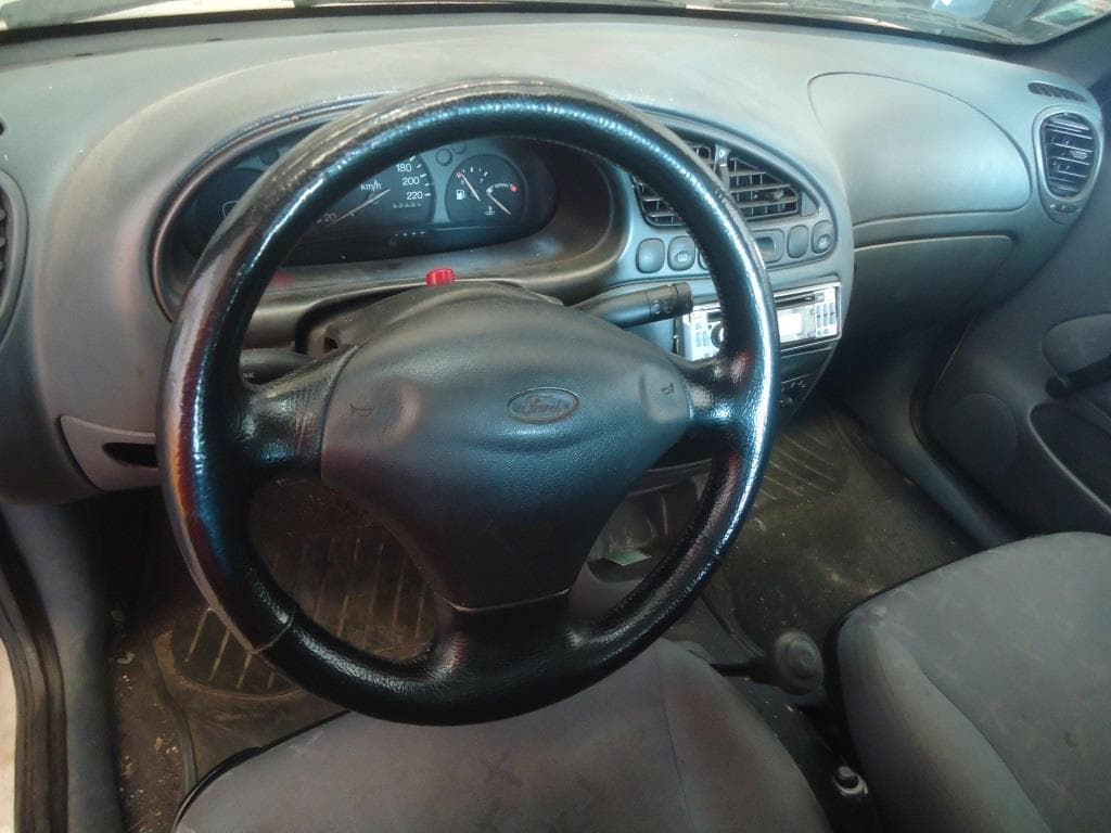 Veículo ligeiro mercadorias Ford Courrier, matricula 29-94-IH · — imagen 9