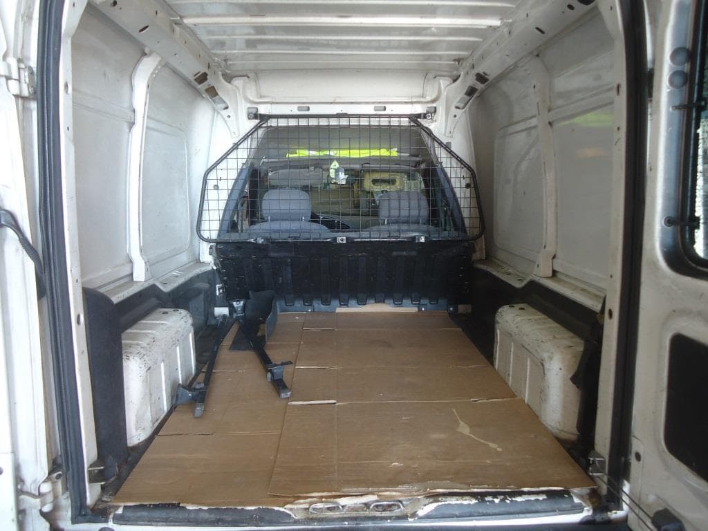 Veículo ligeiro mercadorias Ford Courrier, matricula 29-94-IH · — imagen 10