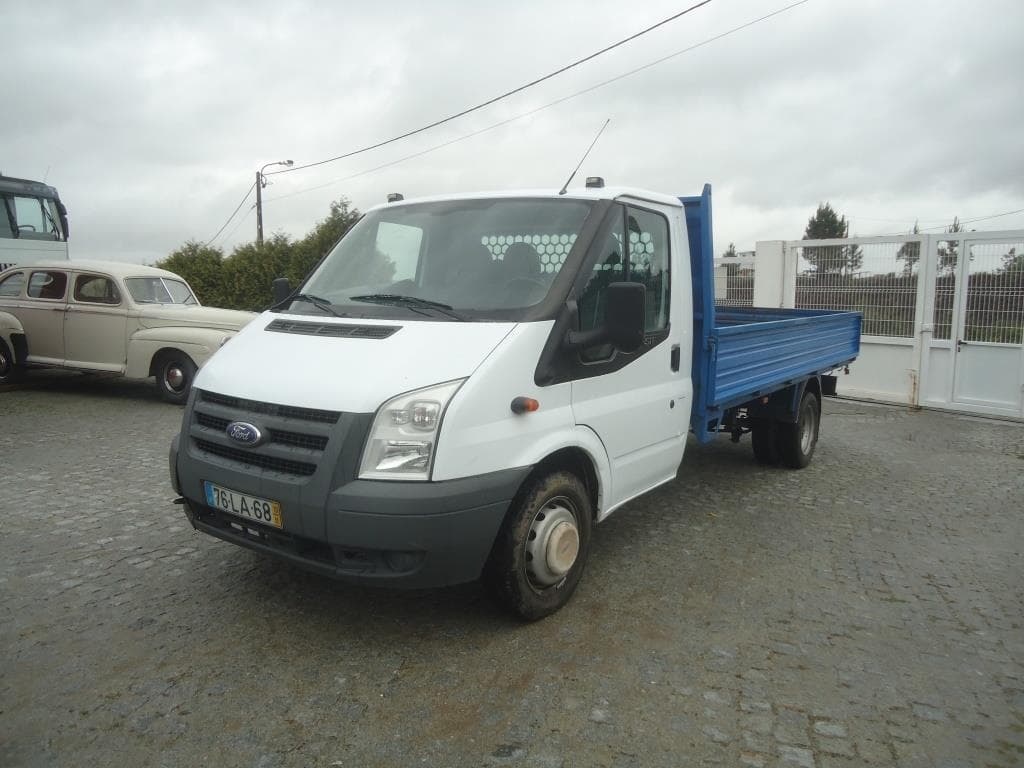 Veículo Ligeiro de Mercadorias Ford Transit, matrícula 76-LA-68 · — imagem 1