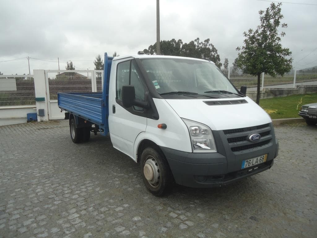 Veículo Ligeiro de Mercadorias Ford Transit, matrícula 76-LA-68 · — imagem 2