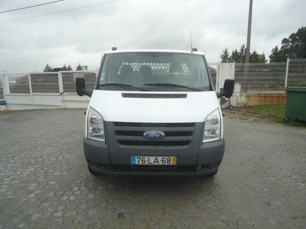 Veículo Ligeiro de Mercadorias Ford Transit, matrícula 76-LA-68 · — imagem 3
