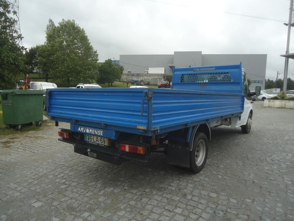 Veículo Ligeiro de Mercadorias Ford Transit, matrícula 76-LA-68 · — imagem 7