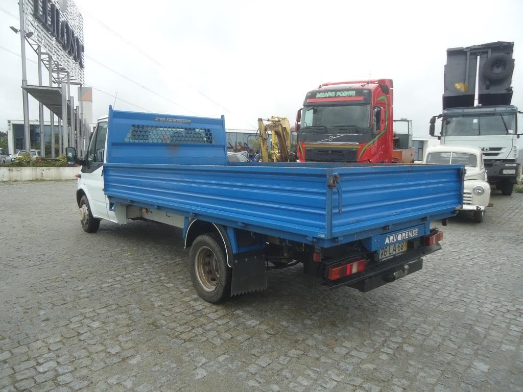 Veículo Ligeiro de Mercadorias Ford Transit, matrícula 76-LA-68 · — imagem 9