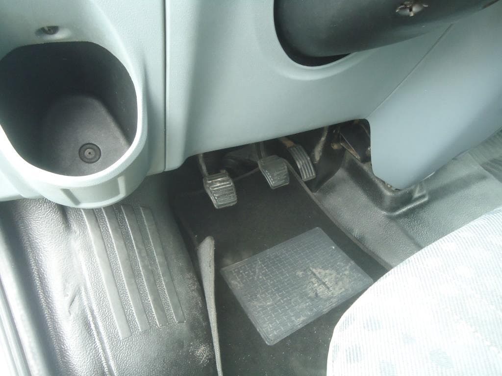 Veículo Ligeiro de Mercadorias Ford Transit, matrícula 76-LA-68 · — imagem 12