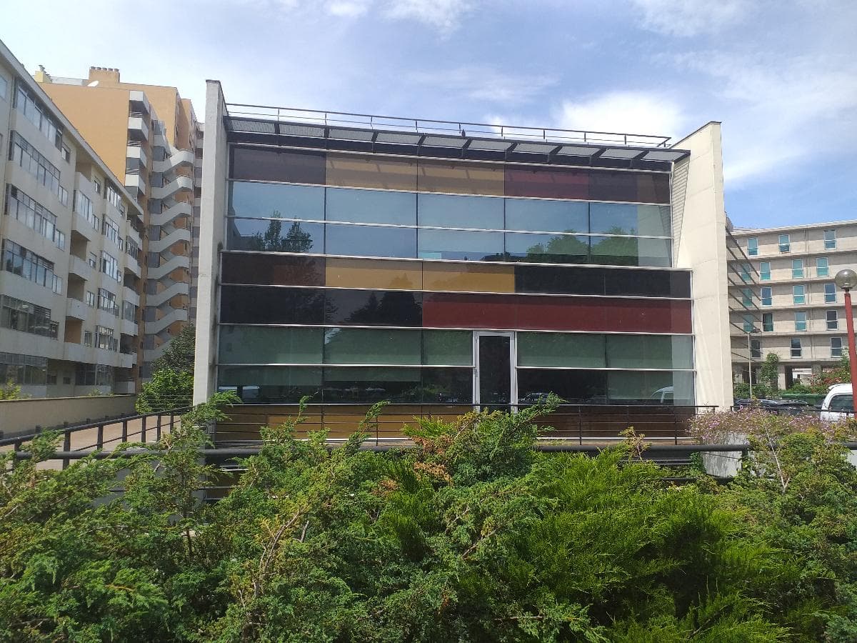 Escritório + Garagem · Porto — image 3
