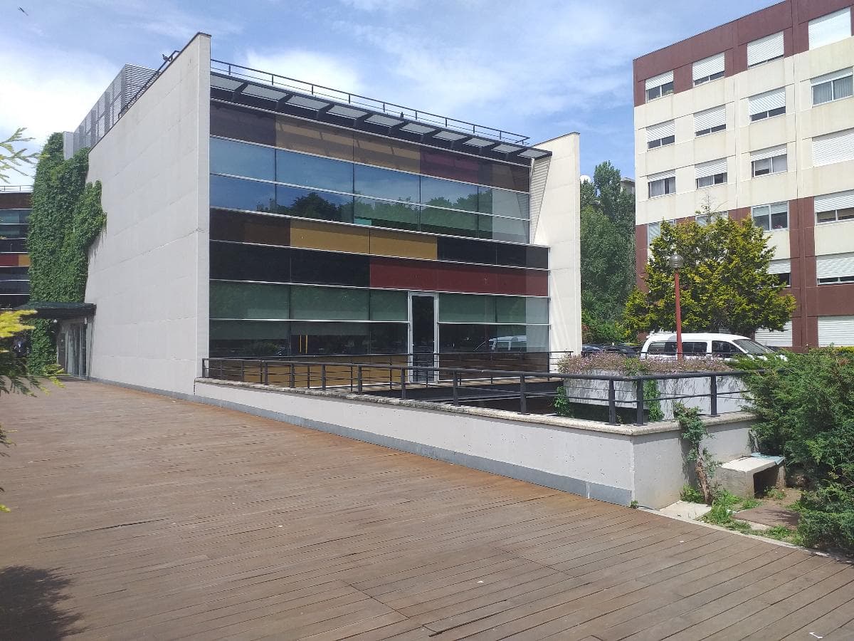Escritório + Garagem · Porto — image 1