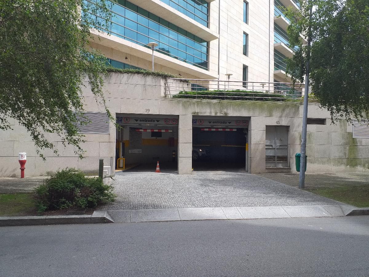 Parque de Estacionamento Público · Porto — image 1