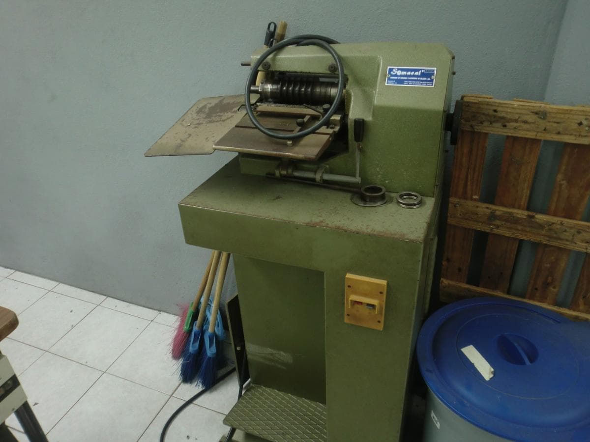 Maquinaria da Indústria de Calçado · Eq. Escritório · Mobiliário — imagem 35