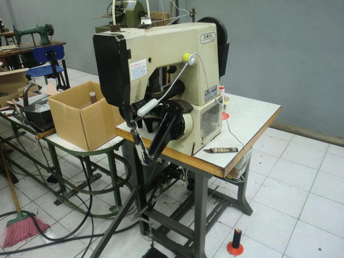 Máquina de coser solas
