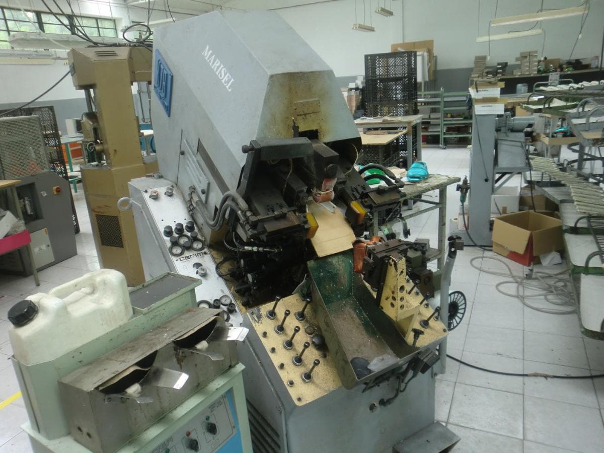 Máquina de montar bicos