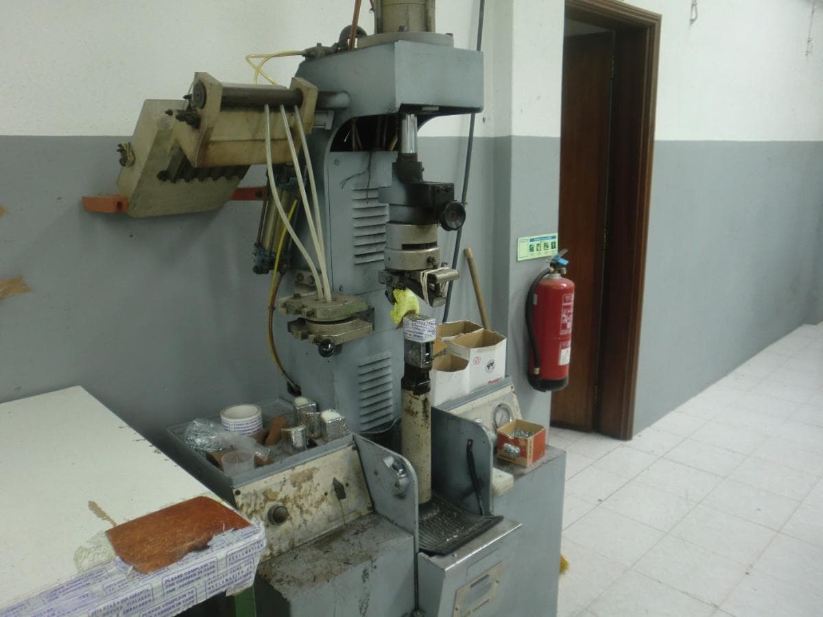Maquinaria da Indústria de Calçado · Eq. Escritório · Mobiliário — imagem 76