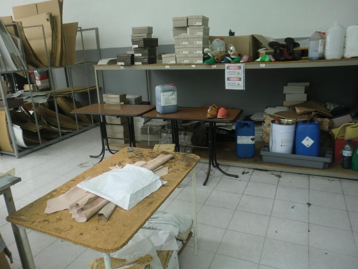 Maquinaria da Indústria de Calçado · Eq. Escritório · Mobiliário — imagem 54