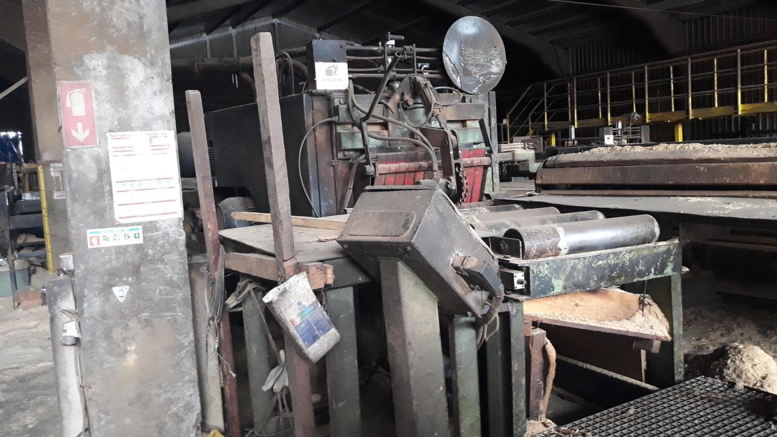 Alinhadeira de costaneiros + Retostadeira + Multiserra + Tanque de banhos malotes