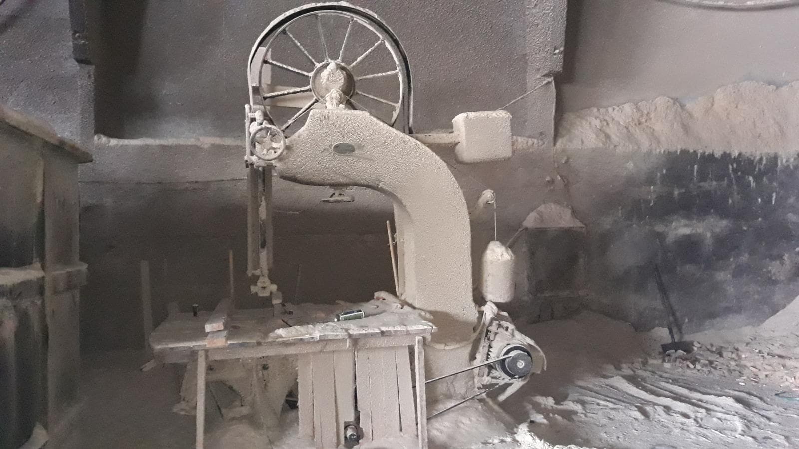 Alinhadeira de costaneiros + Retostadeira + Multiserra + Tanque de banhos malotes — image 11