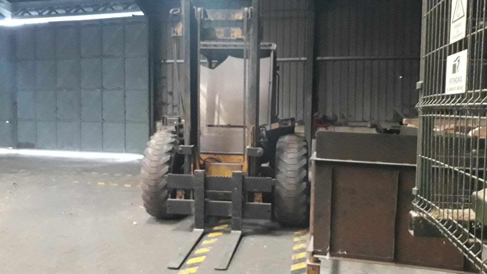 Forklift — image 3