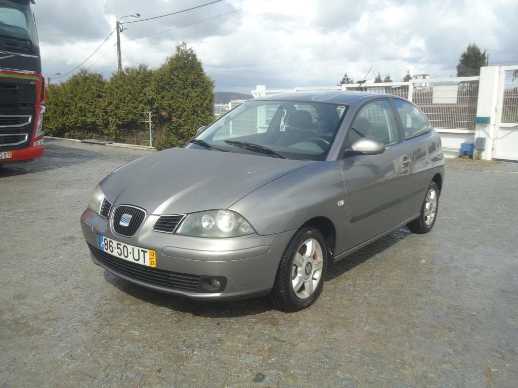 Seat Ibiza Van matrícula 86-50-UT · Paredes — image 1