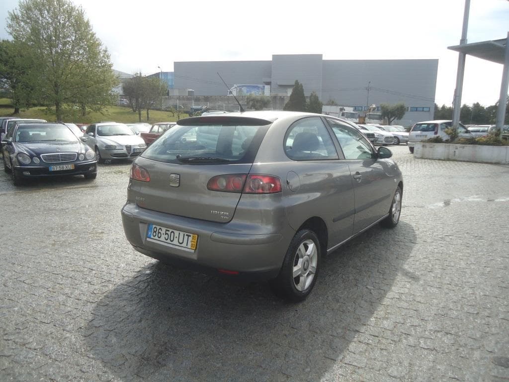 Seat Ibiza Van matrícula 86-50-UT · Paredes — image 4