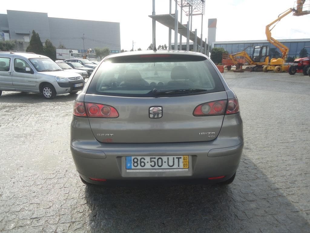 Seat Ibiza Van matrícula 86-50-UT · Paredes — image 5