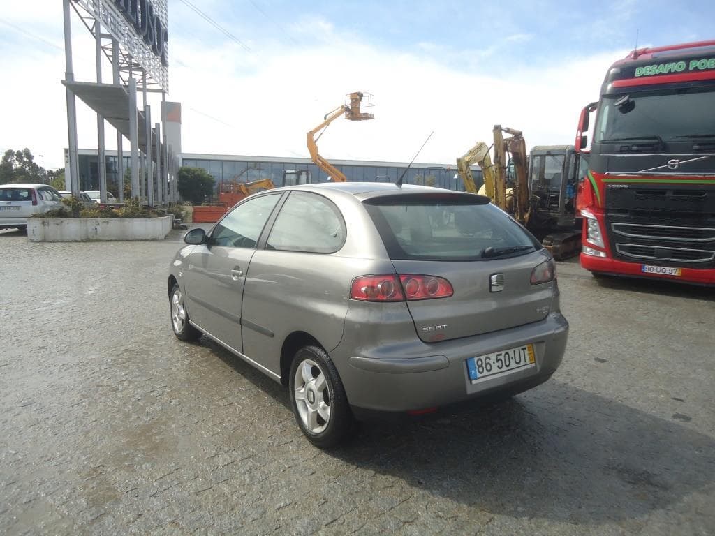 Seat Ibiza Van matrícula 86-50-UT · Paredes — image 6