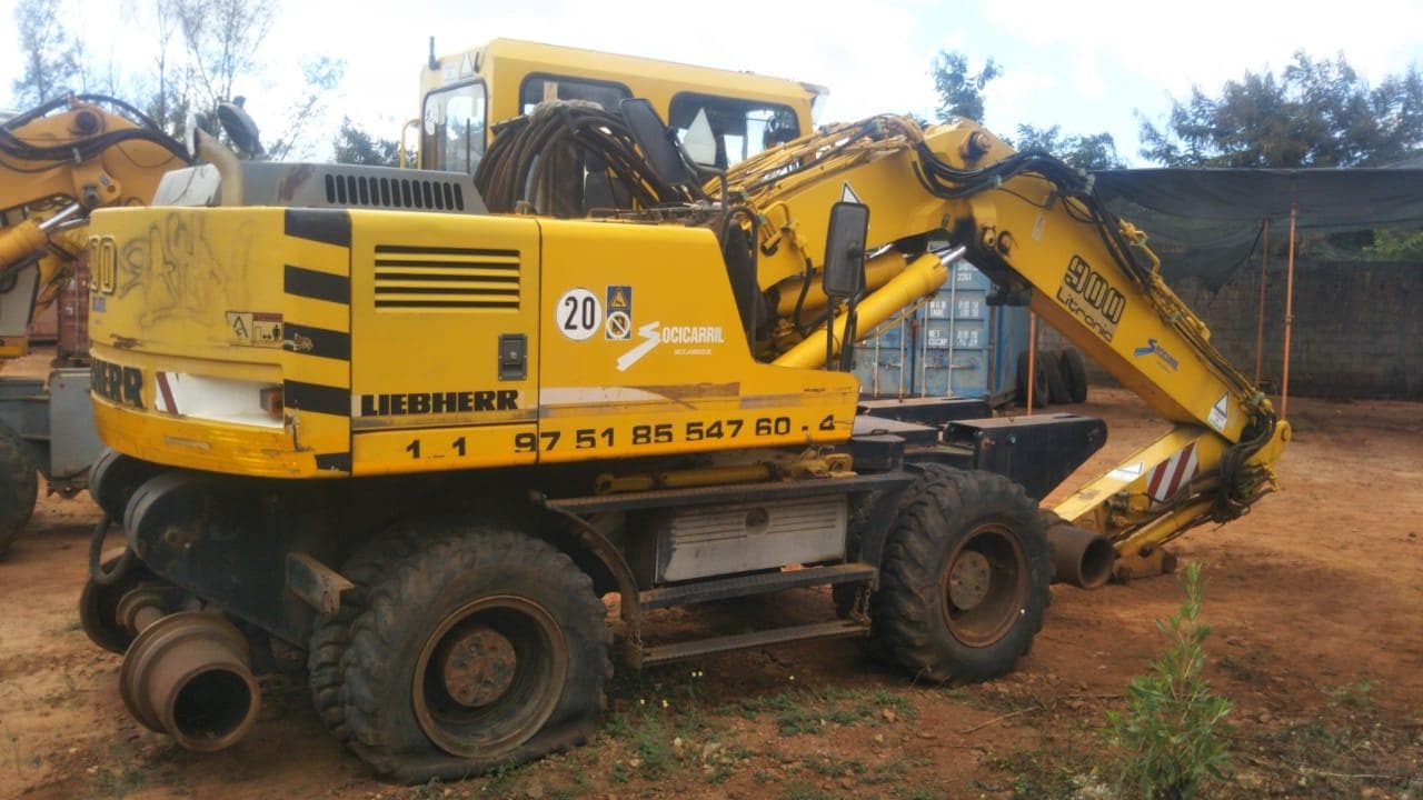LIEBHERR A900ZW ·