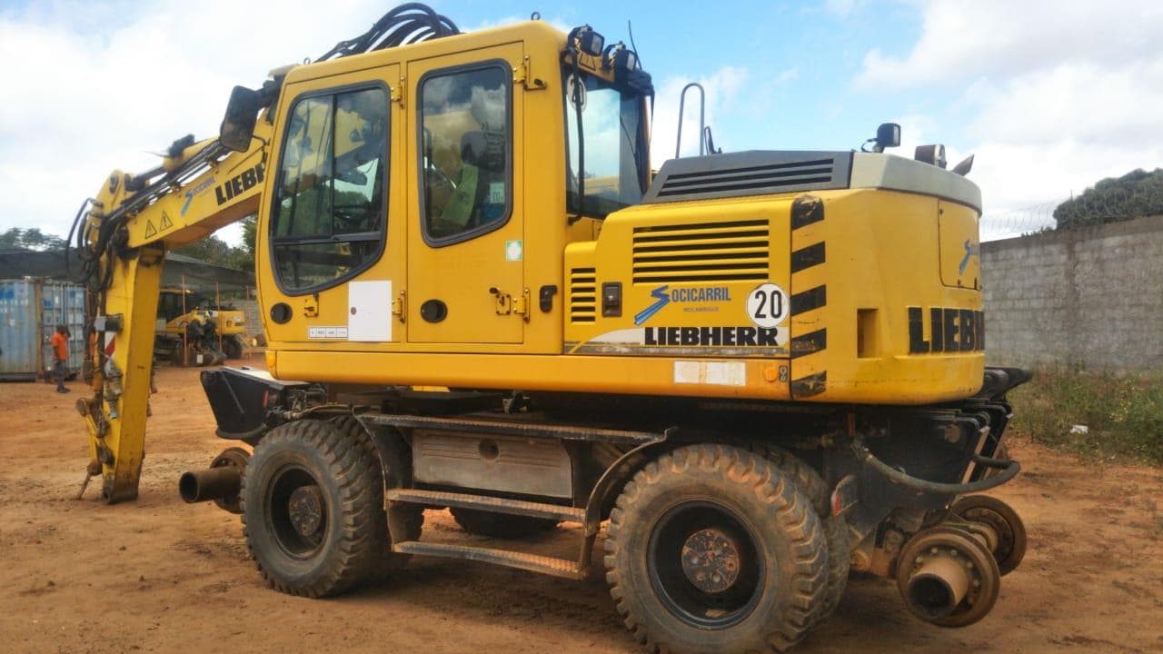 LIEBHERR A900ZW ·