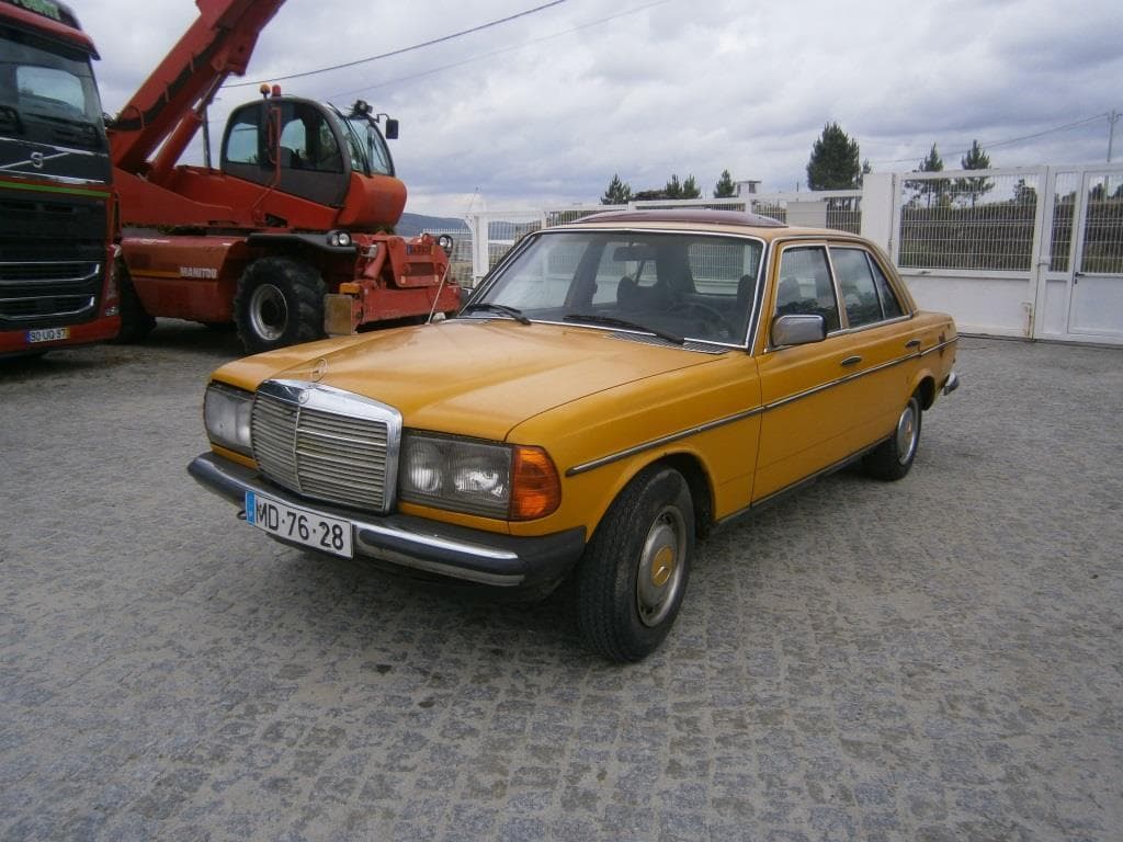 Mercedes-Benz 300D · Ano 1977