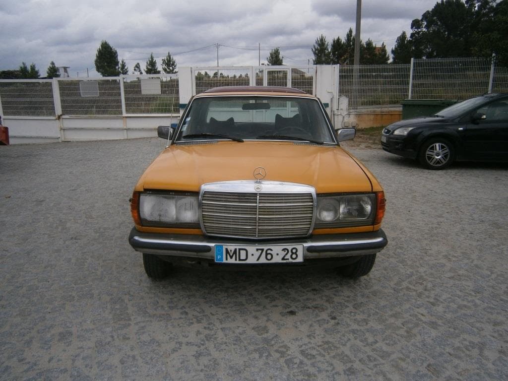 Mercedes-Benz 300D · Ano 1977 — image 2