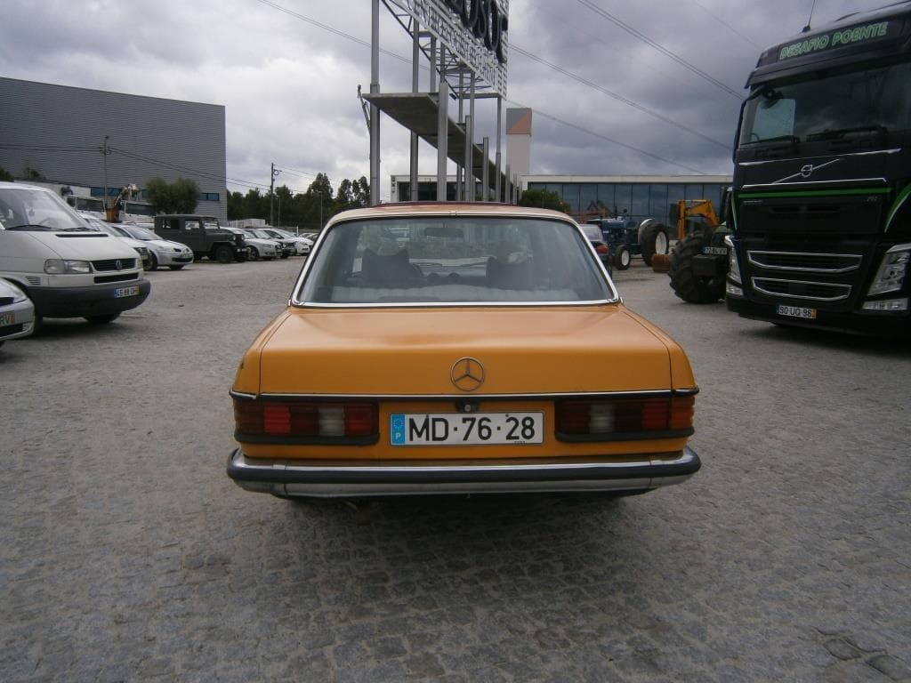Mercedes-Benz 300D · Ano 1977 — image 5