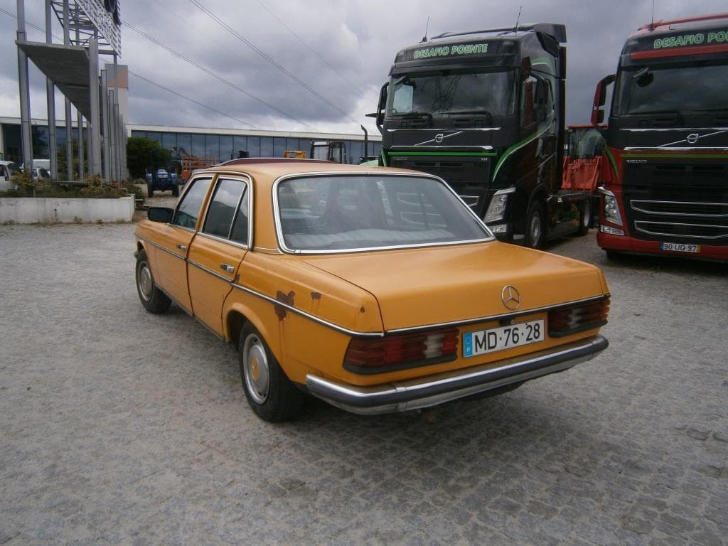 Mercedes-Benz 300D · Ano 1977 — image 6