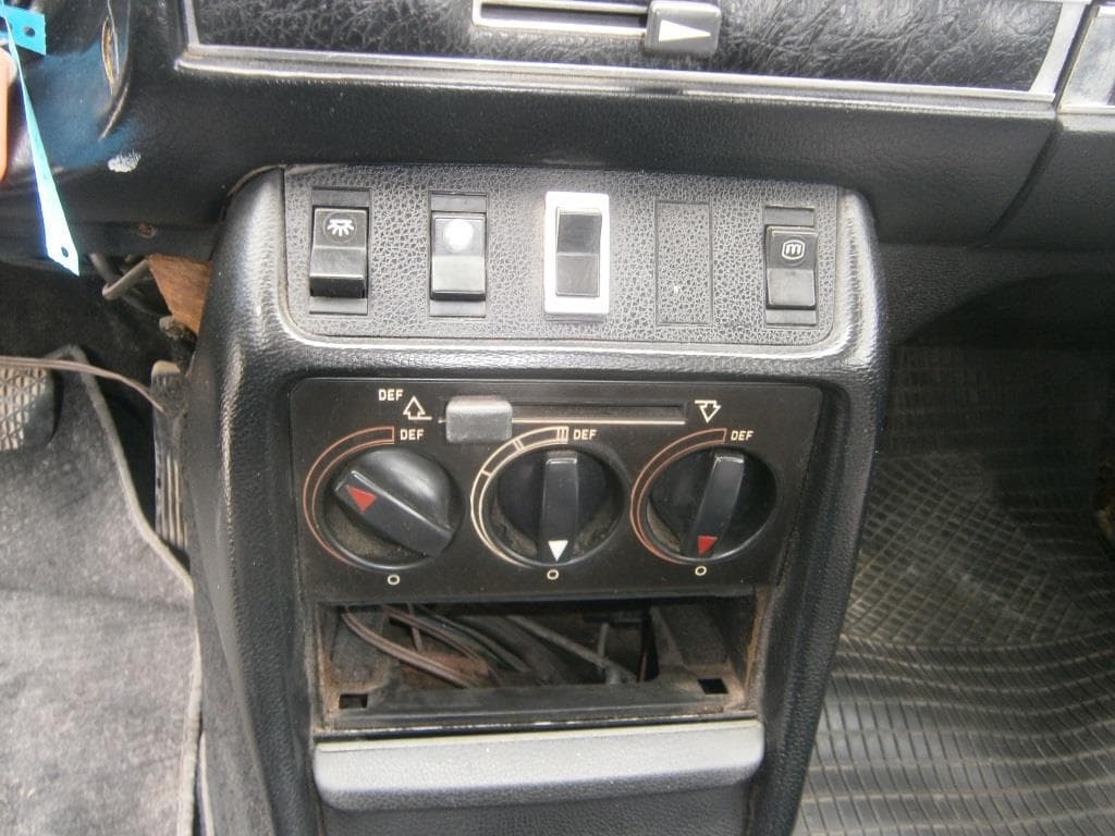 Mercedes-Benz 300D · Ano 1977 — image 13