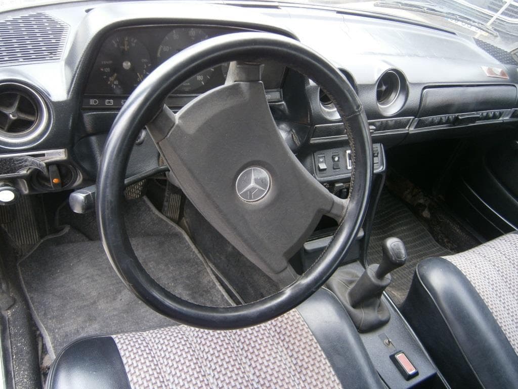 Mercedes-Benz 300D · Ano 1977 — image 11